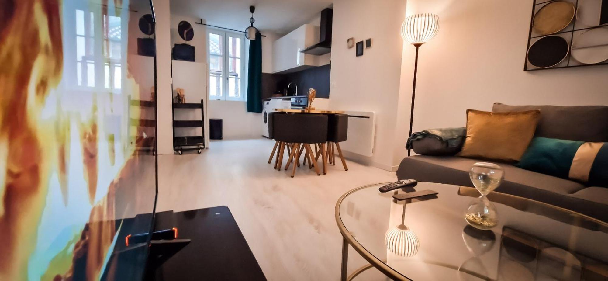 L'Art Deco 3 Etoiles Wifi, Netflix, Disney, Coeur De Bastide Villefranche-de-Rouergue Luaran gambar